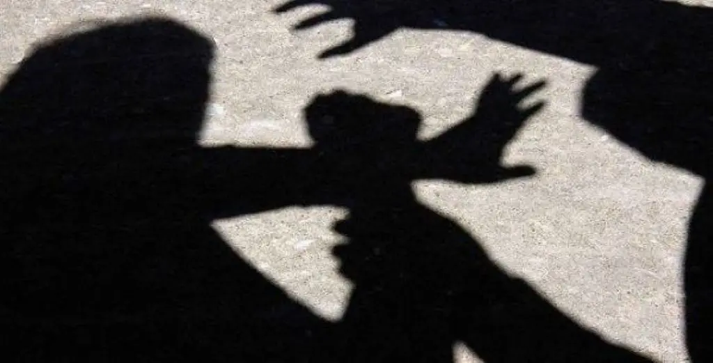 Sânmartin, Arad: adolescentă de 16 ani, reținută 24 de ore după ce ar fi lovit o tânără