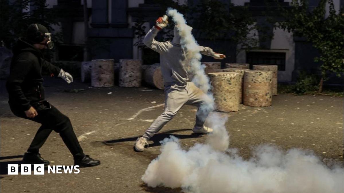 Șapte zile de ciocniri violente între protestatarii albanezi și poliție