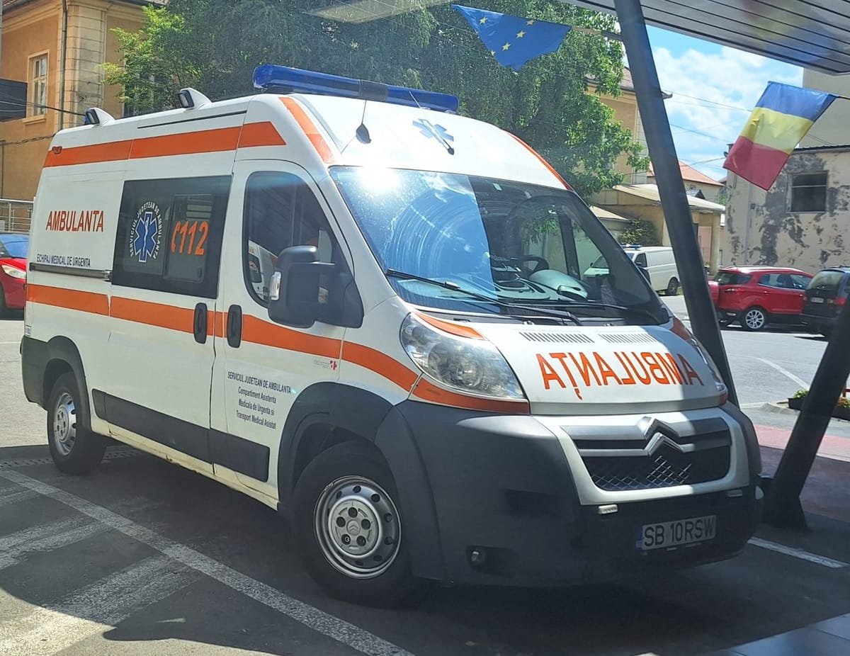 Șaroș pe Târnave: biciclist de 63 de ani rănit după ce o șoferiță a virat la dreapta și l-a acroșat