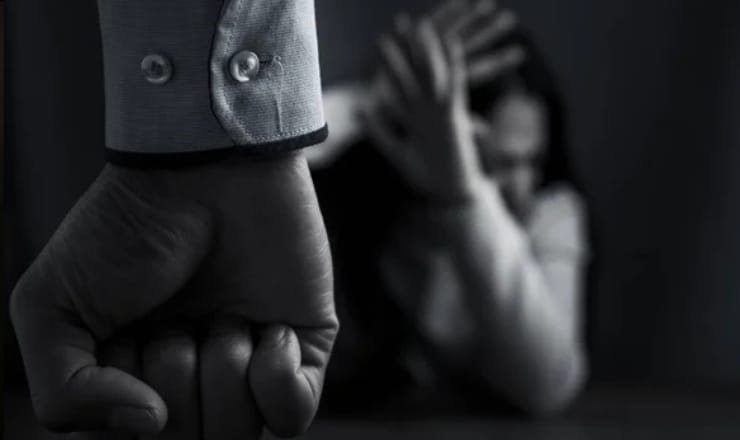 Satu Mare: bărbat de 41 de ani, judecat pentru viol asupra fiicei minore a concubinei sale