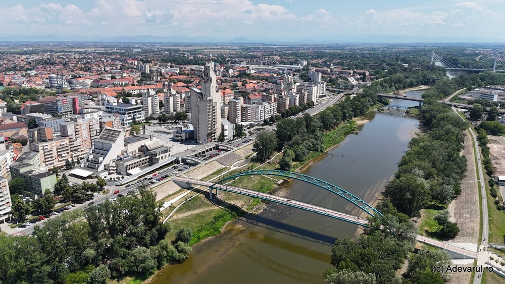 Satu Mare și Baia Mare, marile orașe din nord-vest rămase departe de autostrăzi. Peste 450.000 de oameni așteaptă drumur