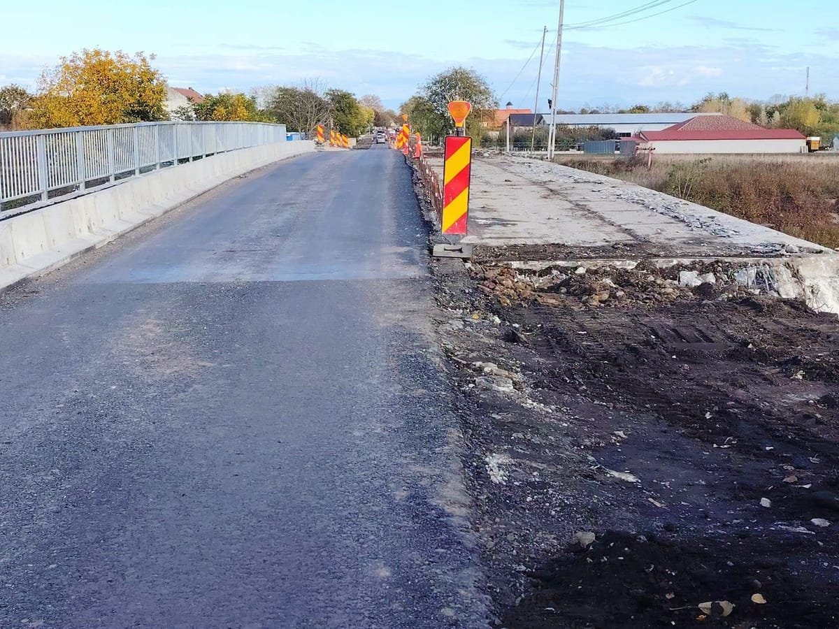 Satu Mare: pe DJ 193, 27 din 40 de km au al treilea strat de asfalt, drumul ar putea fi gata la termen