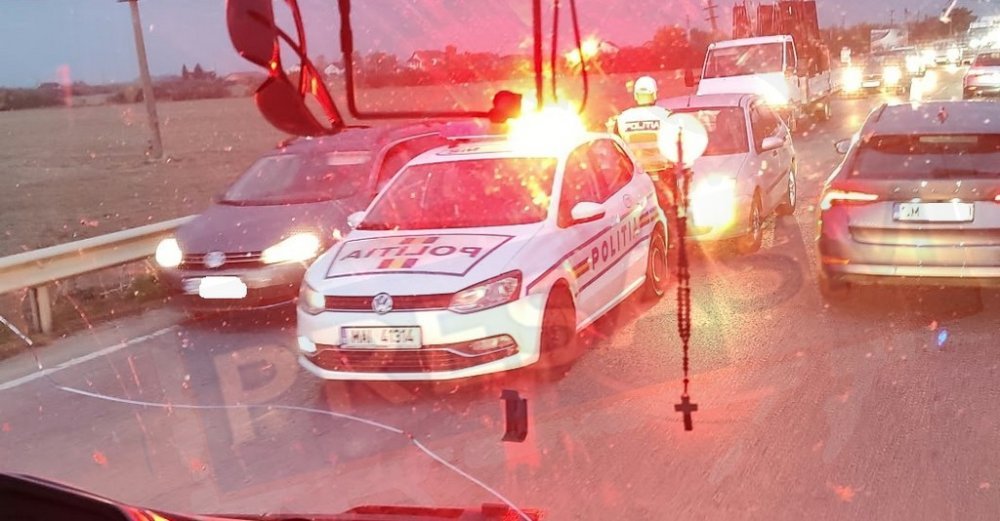 Satu Mare, pe DN19: tânără pe bicicletă electrică, acroșată de o mașină condusă de o șoferiță