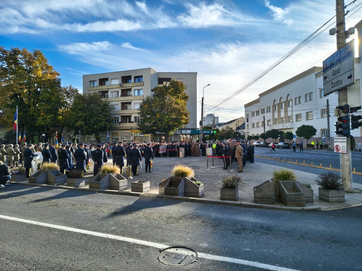 Satu Mare și Carei marchează Ziua Armatei Române cu ceremonial militar și survol aerian