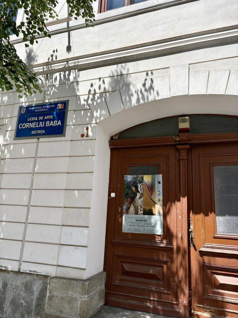 SCANDAL la Liceul de Arte din Bistrița! Plângeri la Miliție și jocuri GRELE pentru funcția de DIRECTOR! Timp de 25 de an