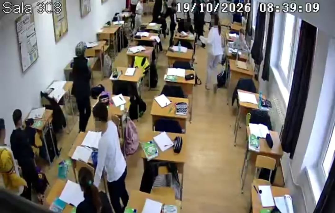 Școala Gimnazială nr. 6: elev de 13 ani atacă cu cuțitul o profesoară, elevii fug speriați prin clasă