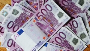 Sebeș: 11.000 de euro furați dintr-o locuință, suspectul a fost reținut de polițiști