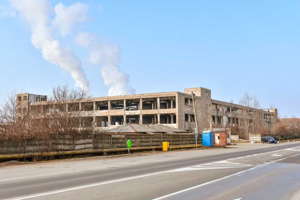 Sebeș: 13 clădiri industriale degradate de pe strada Mihail Kogălniceanu vor fi demolate