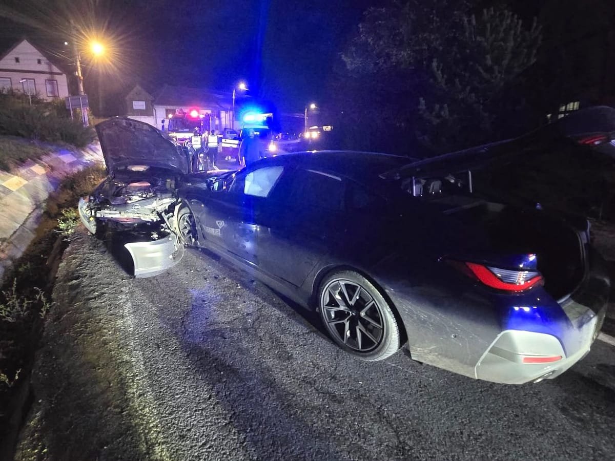 Șeica Mare: trafic blocat pe DN14 după un accident cu 5 persoane, un bărbat are nevoie de descarcerare