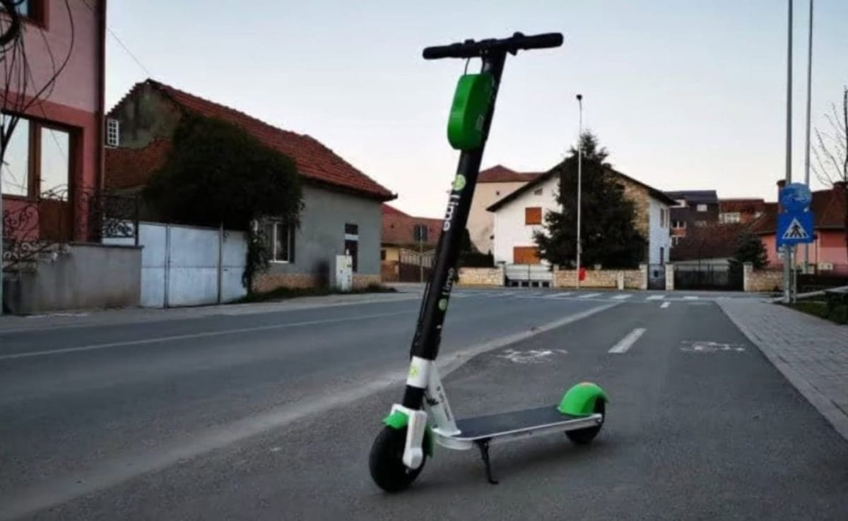 Senatul a adoptat legea: cască obligatorie pe trotinete și biciclete electrice, indiferent de vârstă