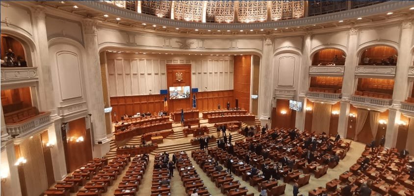 Senatul a adoptat proiectul care extinde concediul plătit la însoțirea pacienților oncologici la investigații