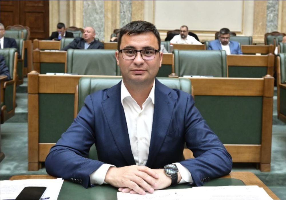 Senatul a aprobat cursul obligatoriu de legislație rutieră pentru cei care circulă cu trotinete electrice