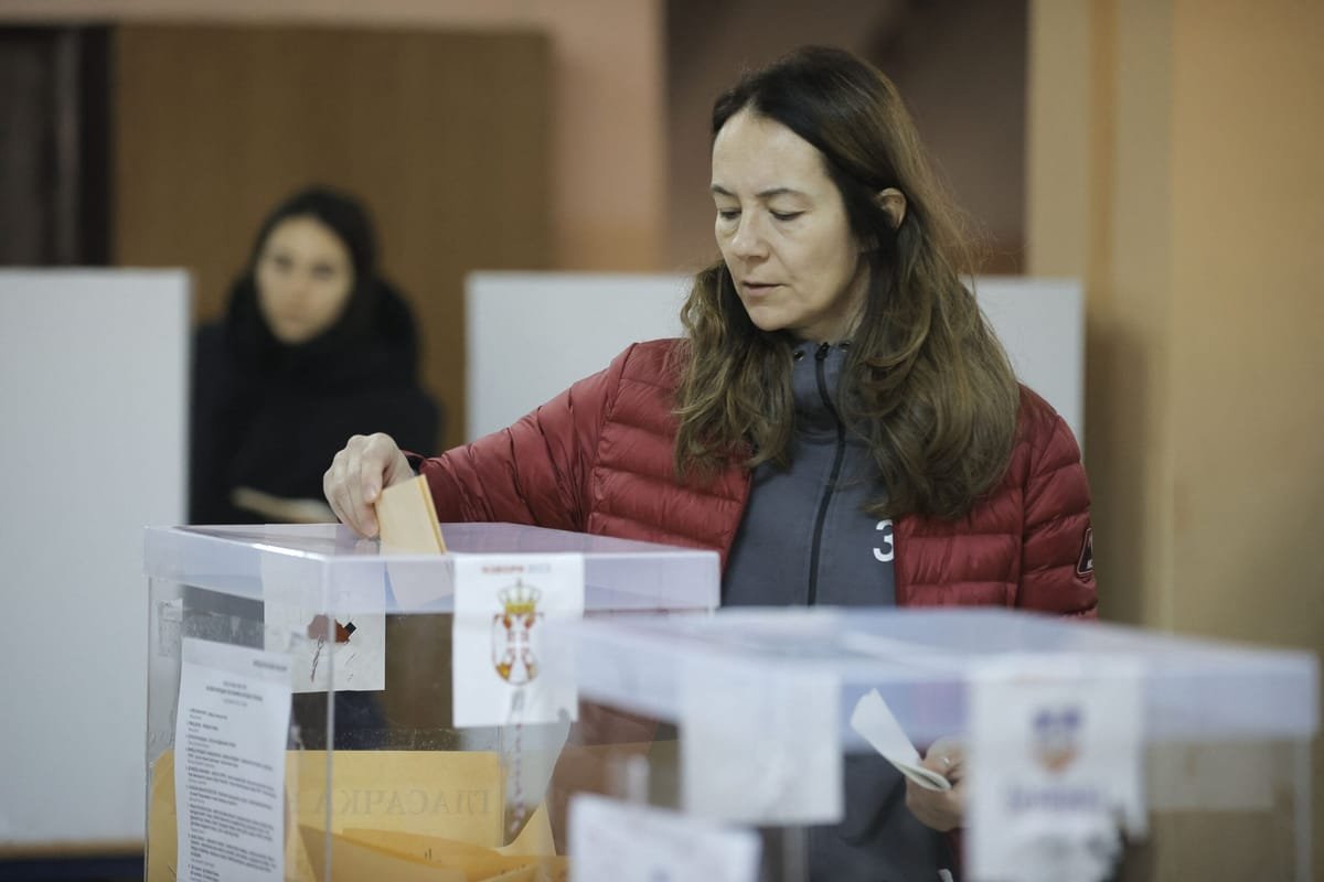 Serbia: cozi imense la secțiile de votare din Belgrad, Novi Sad și Niș, încă de dinainte de deschidere