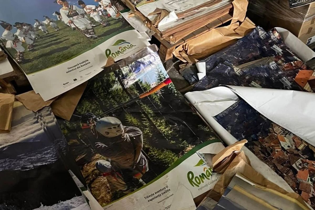 Sesizare la DNA după achiziția unor albume turistice fantomă, pentru care statul ar fi plătit 2,6 milioane de lei