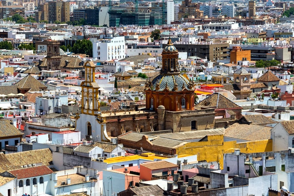 Sevilla construiește apeducte cu tehnologie de 3.000 de ani pentru răcire