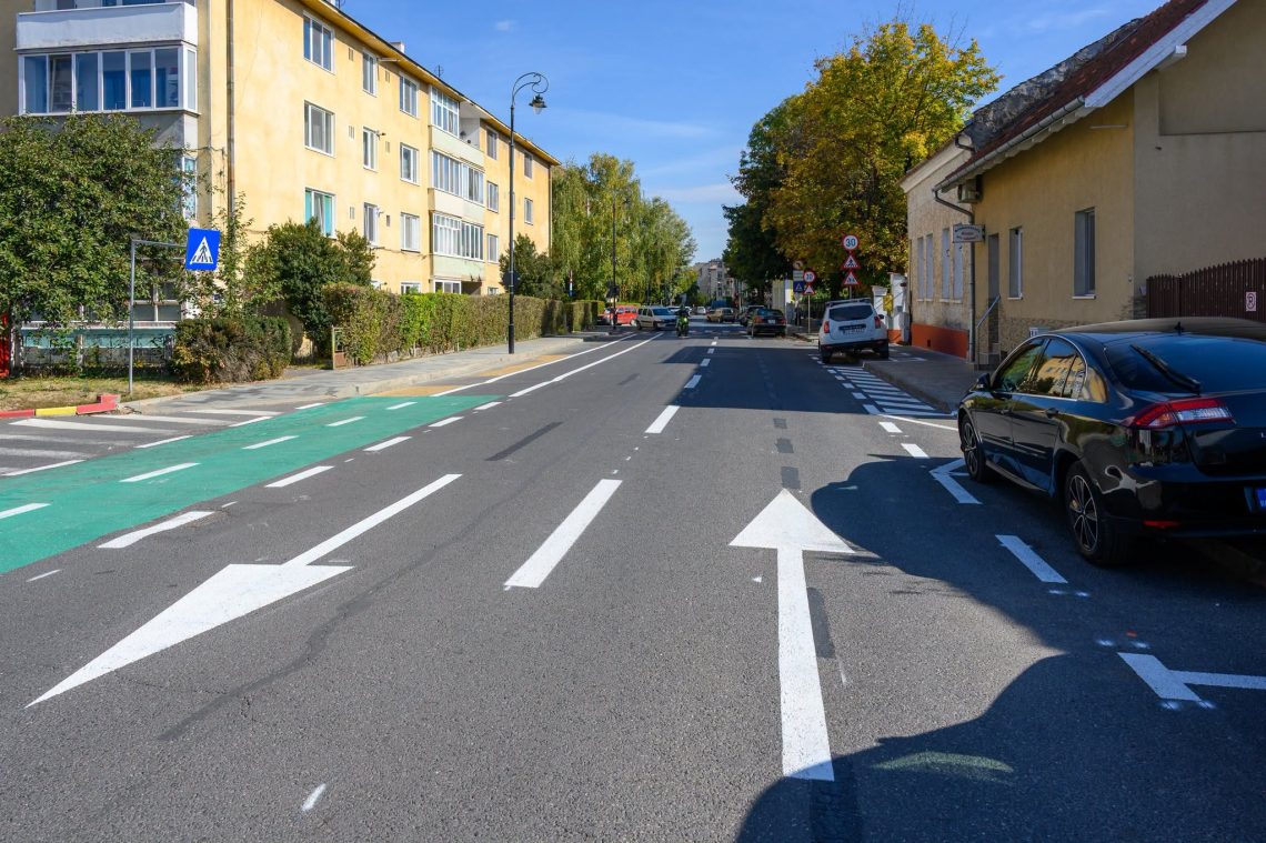 Sfântu Gheorghe: Primăria explică compromisul din strada Oltului, între pista de biciclete și parcări