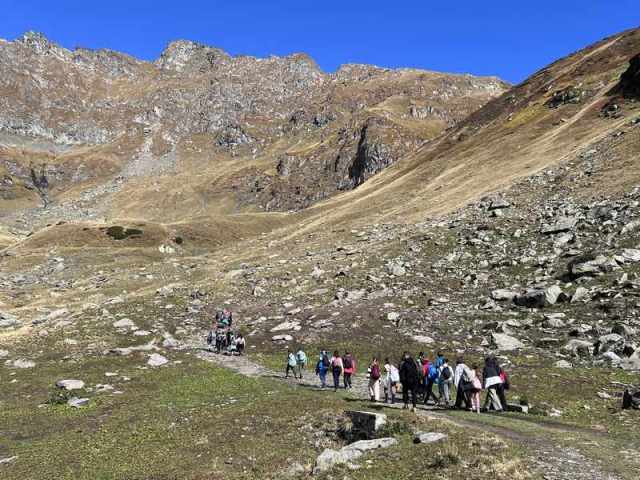 Sibiu: 40 de elevi de la Școala Andreiană au făcut o drumeție pe Munții Făgăraș