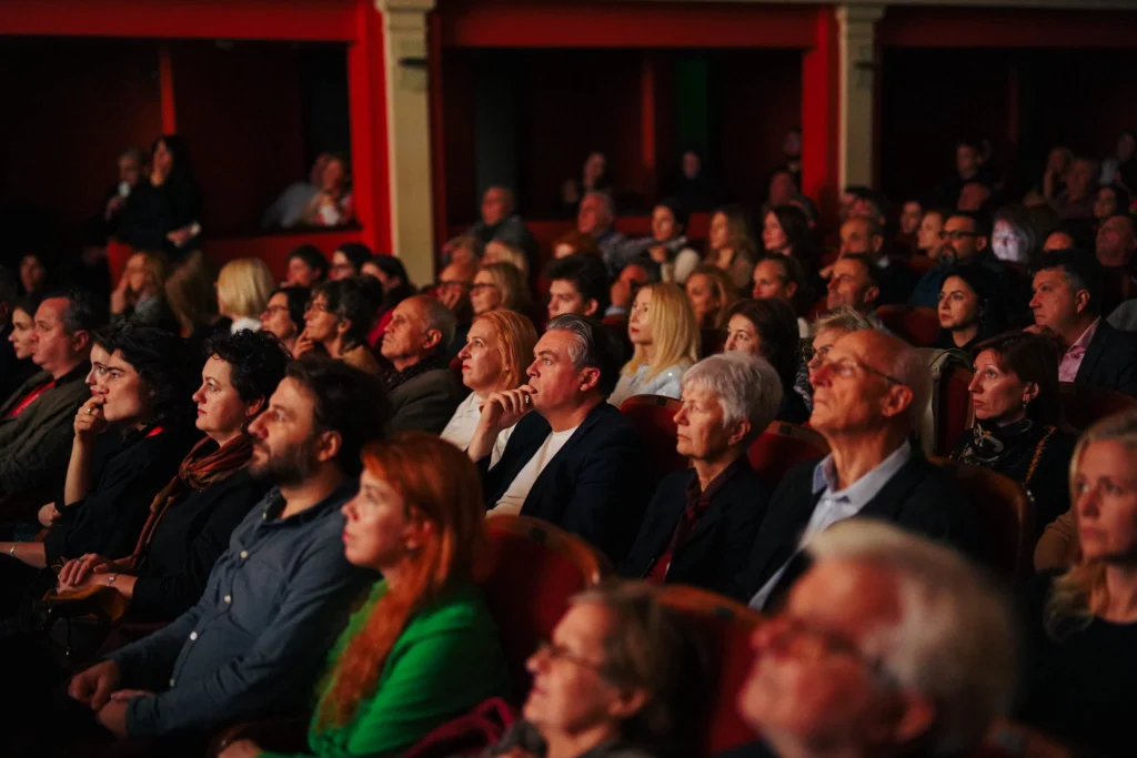 Sibiu: Astra Film Festival a început cu sala arhiplină și o dezbatere despre inteligența artificială