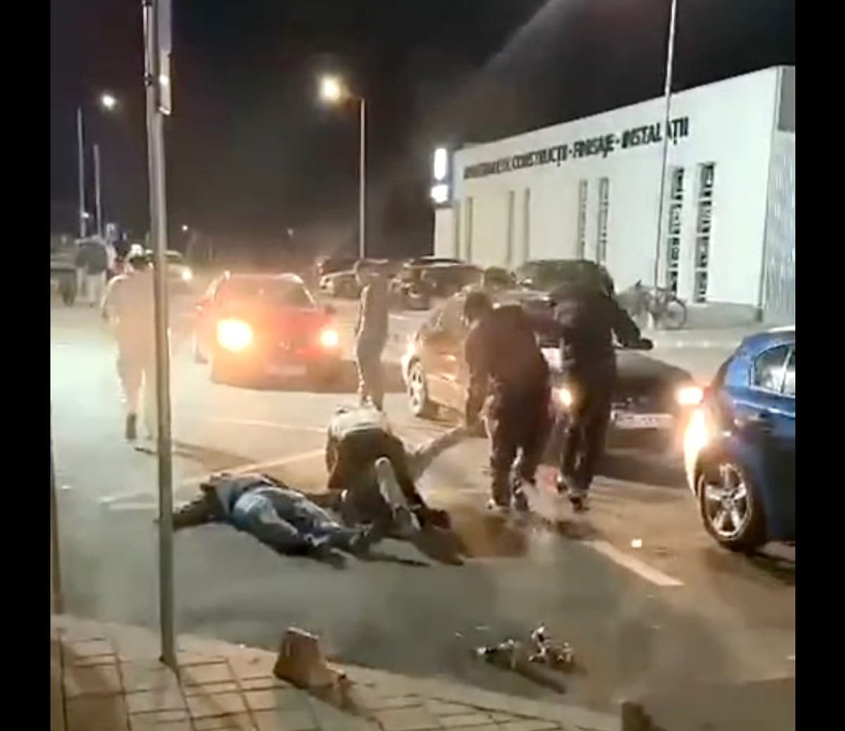 Sibiu: bătaie între tineri pe Șoseaua Alba Iulia, noaptea. Doi oameni ar fi rămas întinși pe asfalt