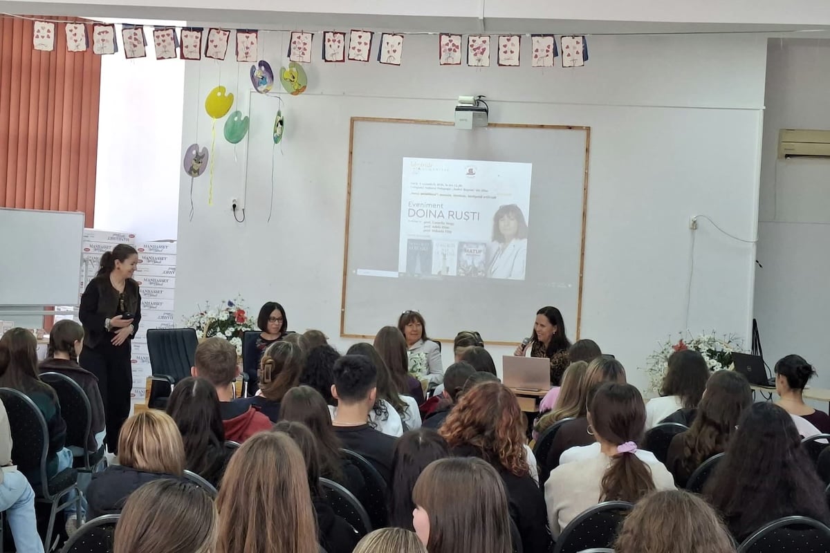 Sibiu: Doina Ruști a discutat cu liceenii de la Colegiul Pedagogic despre romane și inteligența artificială