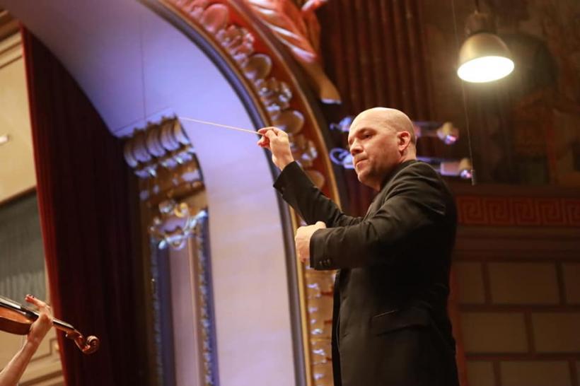 Sibiu: elevii sunt invitați la un concert educativ de operă dirijat de Cristian Lupeș, la Sala Thalia