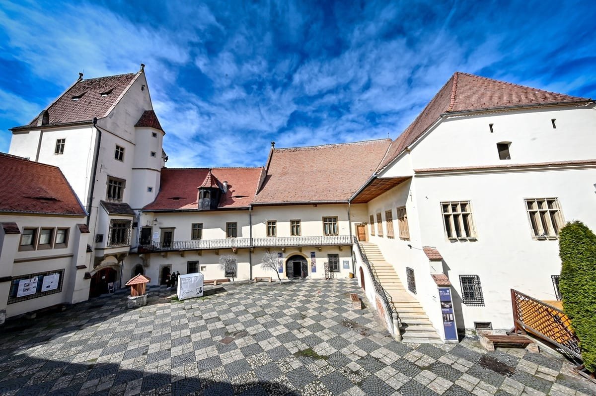 Sibiu: Muzeul Brukenthal primește 500.000 de lei pentru acoperișul Casei Altemberger