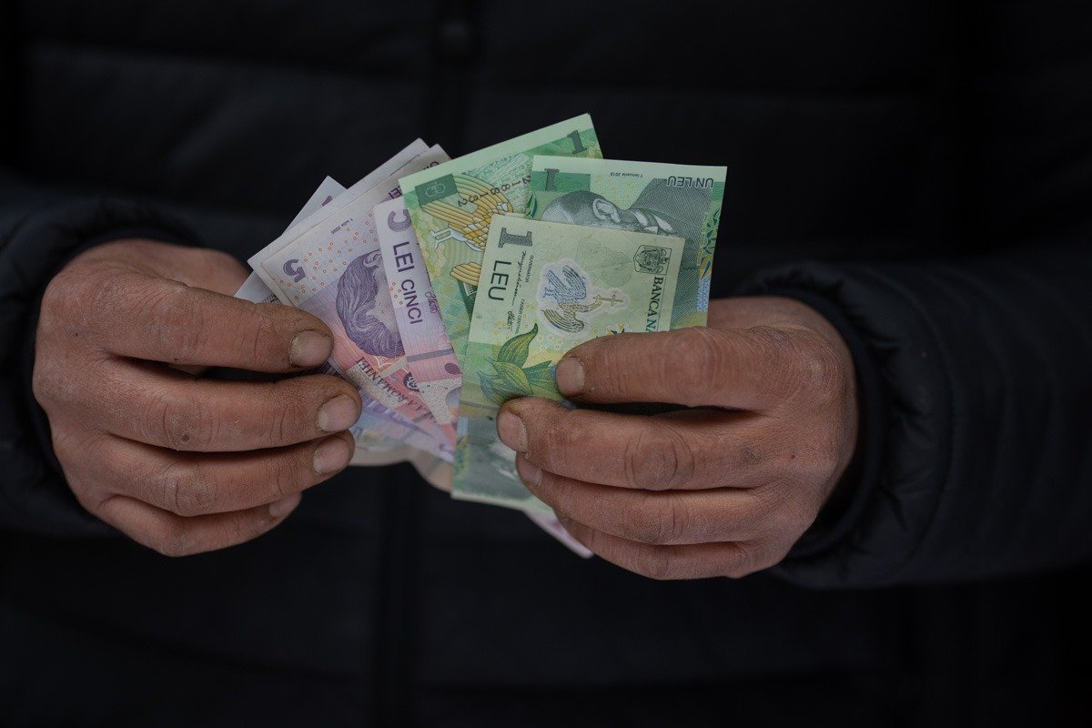 Sibiu: pensionarii se împrumută pentru a se încălzi la iarnă, peste un milion de lei doar în septembrie