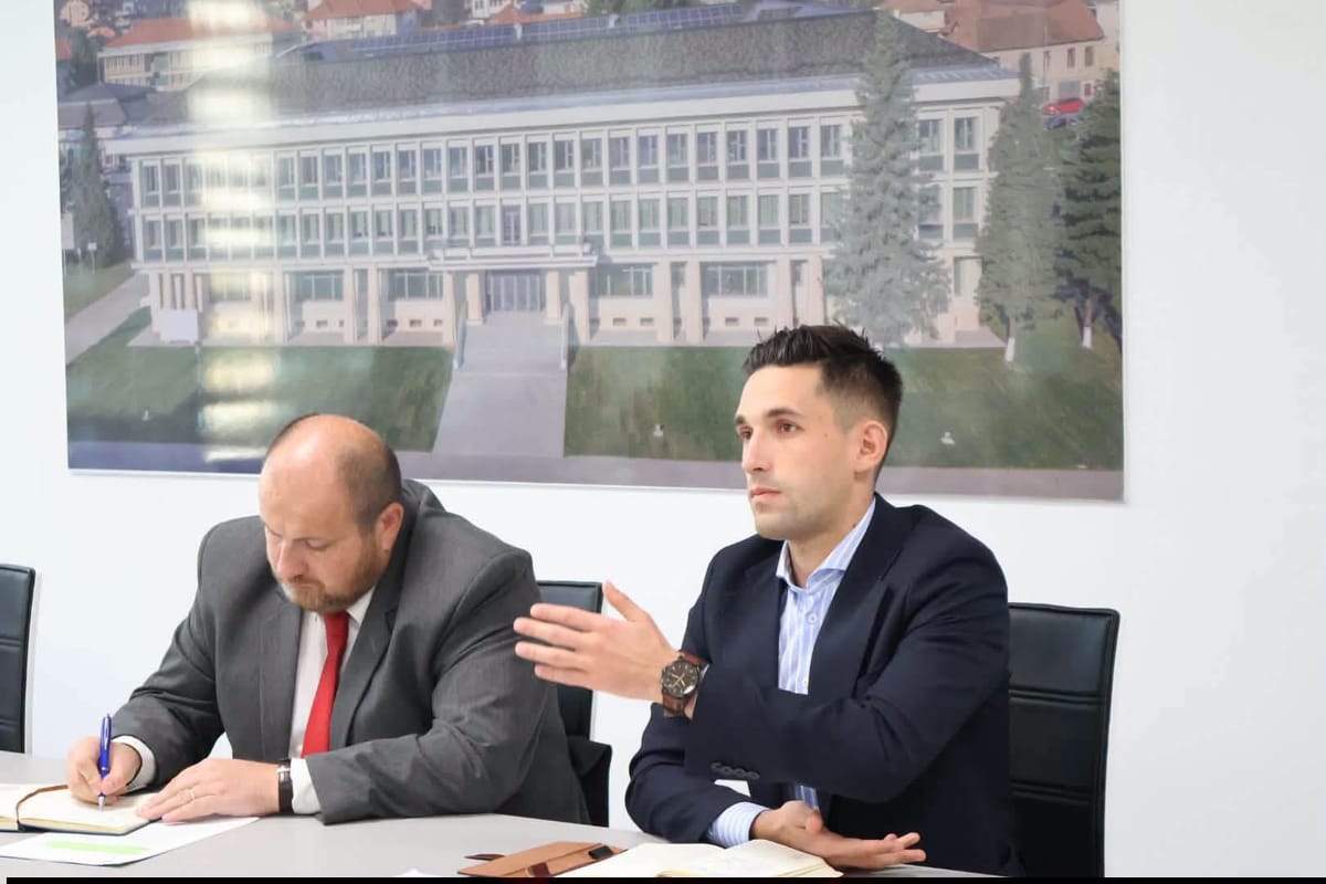 Șimleu Silvaniei: autoritățile analizează măsuri împotriva depozitărilor ilegale și arderii deșeurilor