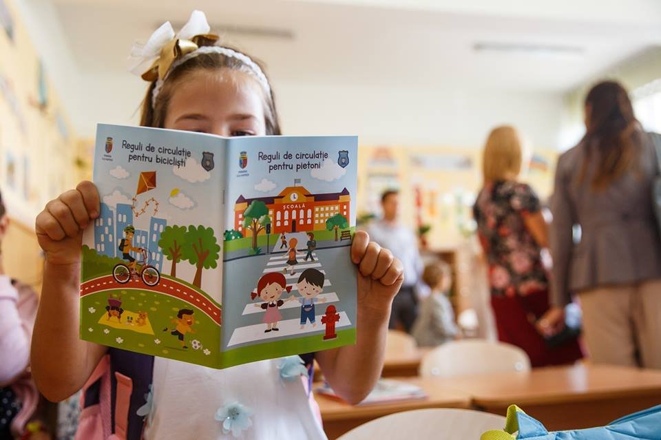 Sindicatele din Educație cer ca bursele sociale să fie gestionate de primării, nu de profesori