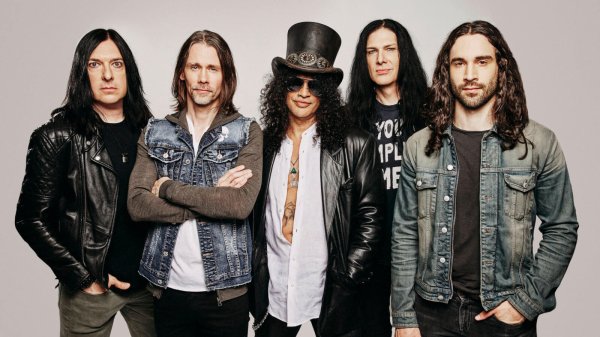Slash, Myles Kennedy & The Conspirators vin la Rockstadt Fest 2027