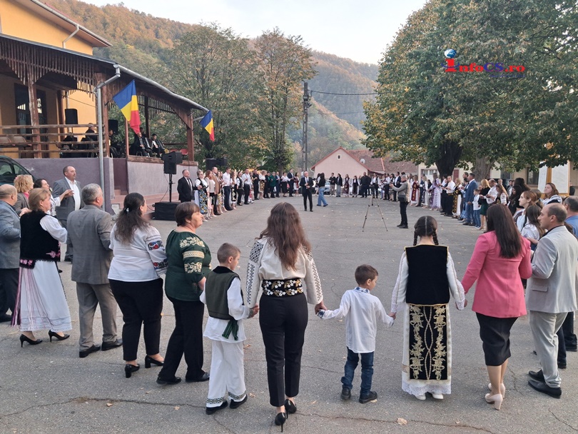 Șopotul Nou: cântec, joc și port popular la Nigeia, cu Petrică Irimică în mijlocul almăjenilor