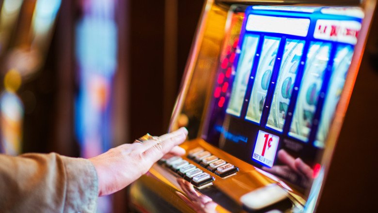 Statul estimează încasări cu 750 de milioane de lei mai mici din taxele pe jocurile de noroc