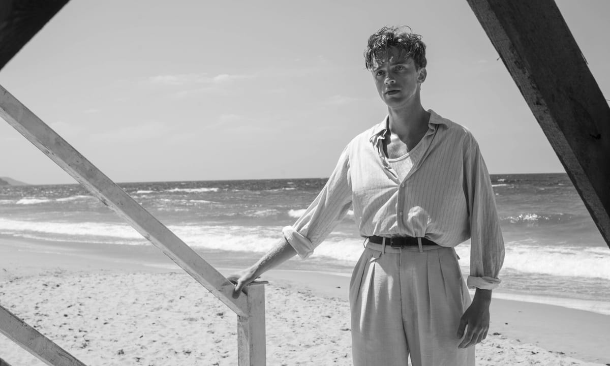 Străinul lui Camus, readaptat de François Ozon, ajunge în cinematografe în România din 9 octombrie