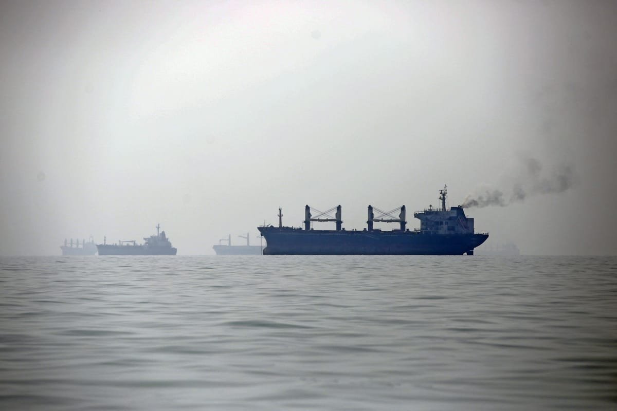 Strâmtoarea Ormuz: petrolul se ieftinește, deși atacurile asupra navelor se intensifică