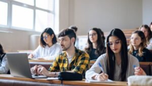 Studenții cer universităților să revizuiască taxele pentru anul universitar 2027-2028