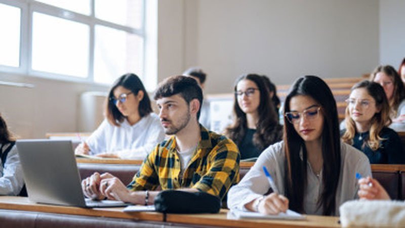Studenții cer universităților să revizuiască taxele pentru anul universitar 2027-2028