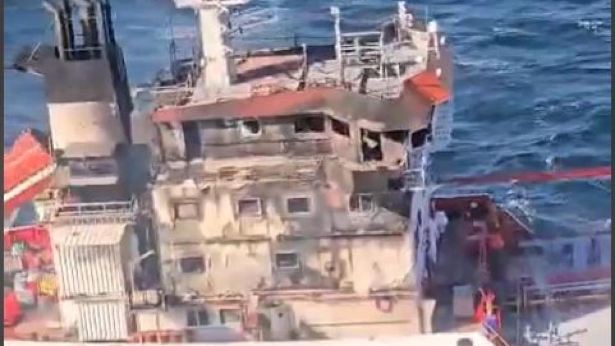 Sulina: incendiu pe o navă comercială în Marea Neagră, cinci marinari salvați, șapte dispăruți
