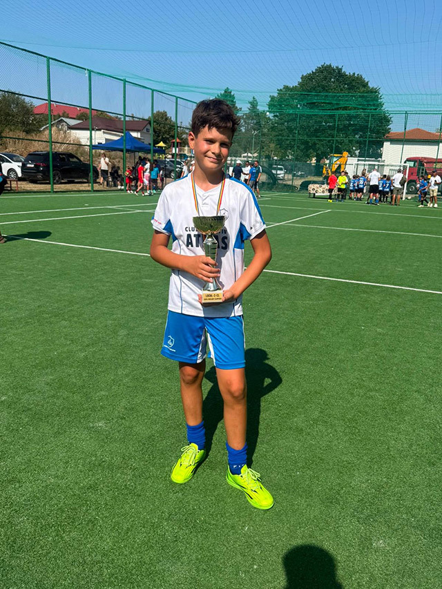 #superstories. Business sportiv. Pariul ZF pe viitorii campioni. Luca Dabuleanu, 10 ani, fotbal: Fotbalul m-a modelat ca
