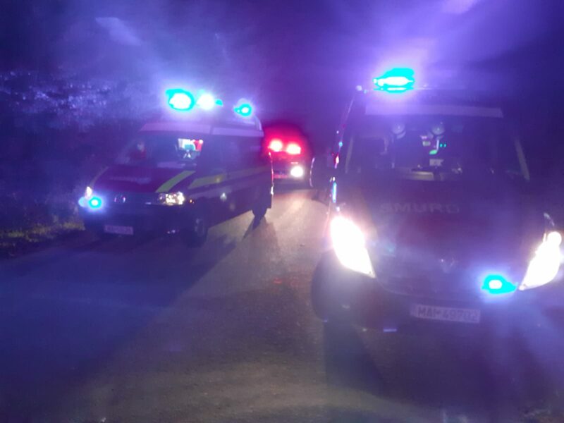 Târgu Mureș: o mașină a lovit un stâlp, iar șoferul a scăpat fără nicio zgârietură