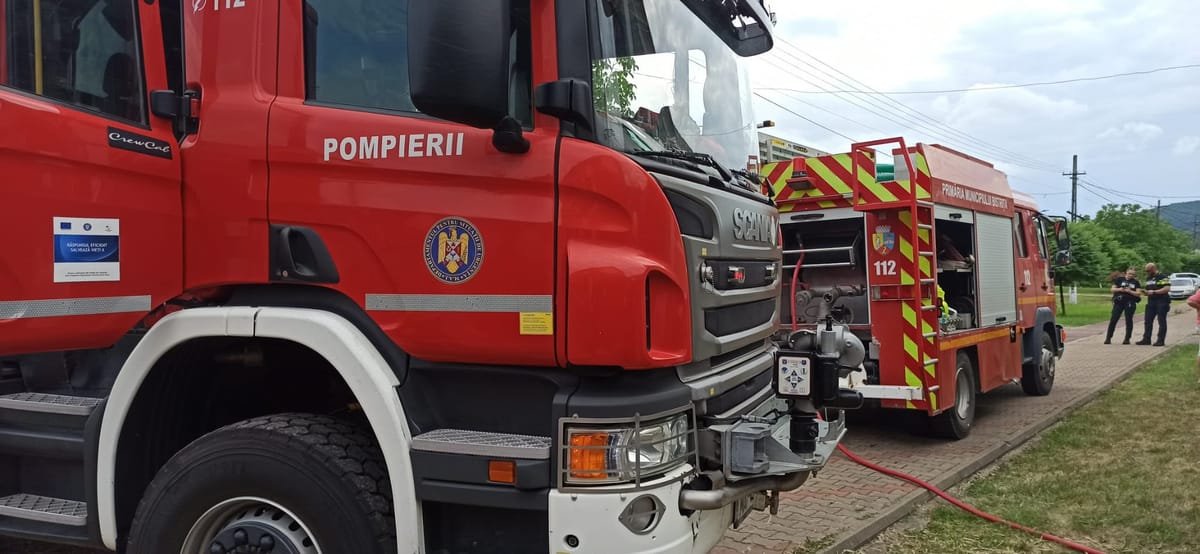 Tălmaciu: incendiu la o țeavă de gaz lângă o biserică, aproximativ 60 de persoane evacuate