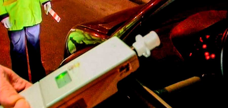 Tânăr de 18 ani, beat la volan, a provocat un accident în Arad, cu alcoolemie de 1,02 mg/l