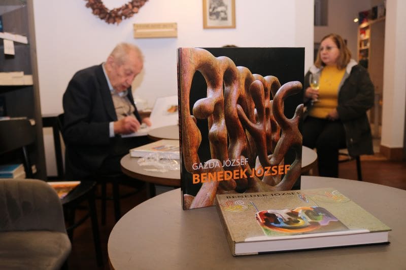 Târgu Mureș: lansarea volumului Dincolo de gravitație, dedicat sculptorului Benedek József