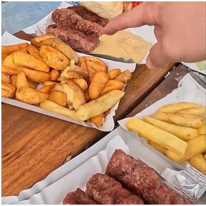 Târgul de la Negreni: un vizitator a plătit 109 lei pentru ceafă, cartofi și o apă