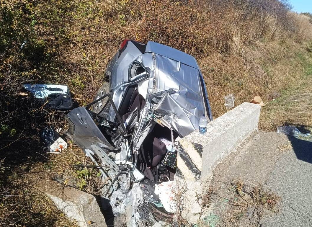 Târzii, Oltenești: o femeie a murit și trei persoane sunt rănite după ce mașina a intrat într-un cap de pod
