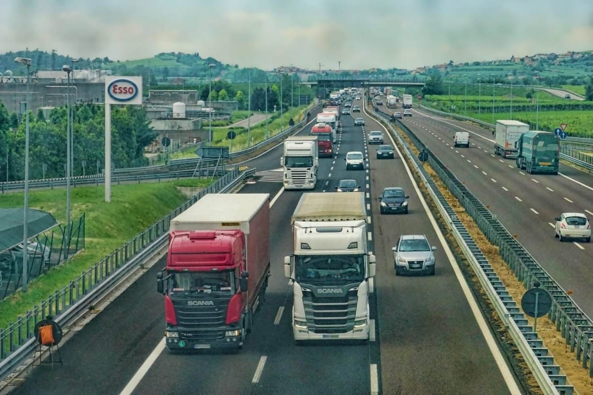 Taxa de drum pe rutele naționale poate scumpi transportul cu 10-25%, pe fondul scumpirii carburanților