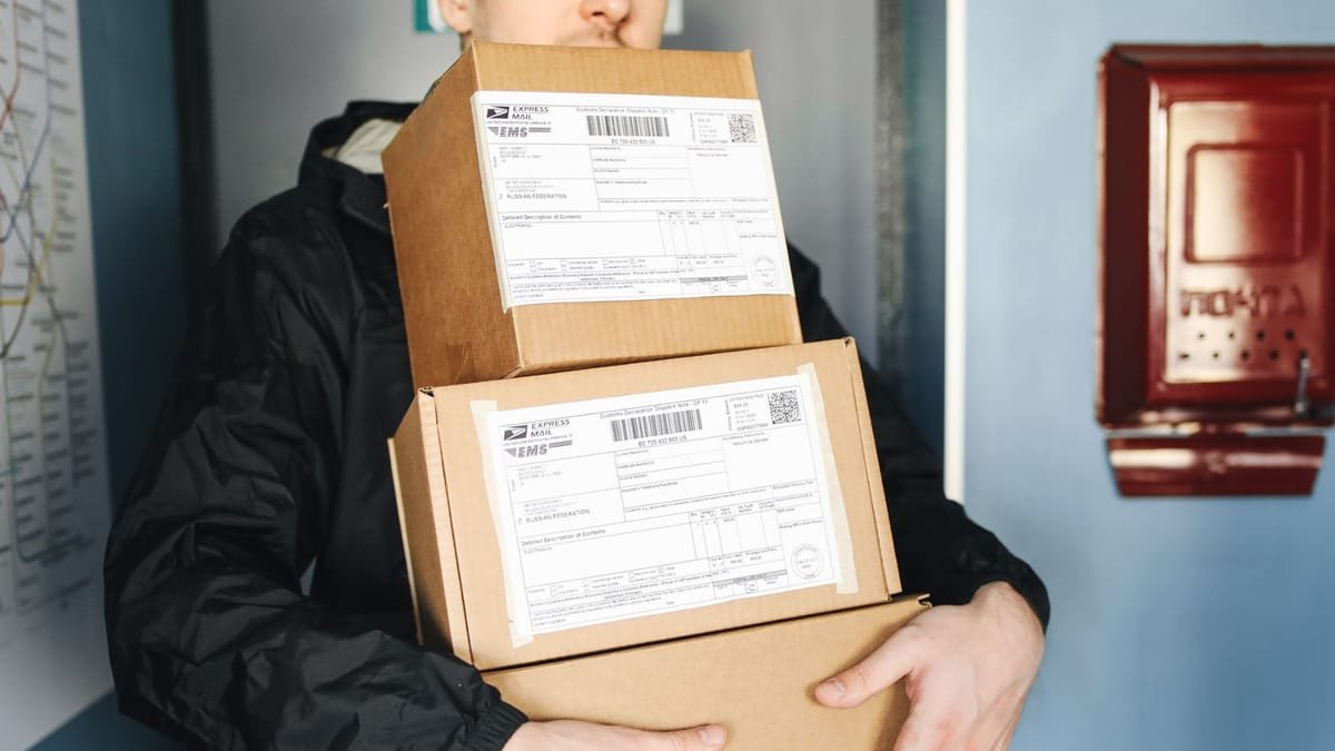 Taxă nouă pentru coletele din China: românii care cumpără de pe Temu și AliExpress ar putea fi afectați