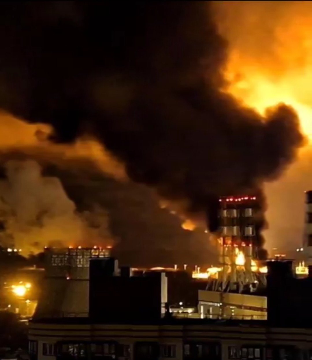 Terminalul petrolier din Sankt Petersburg, cuprins de incendiu după un atac masiv al Ucrainei