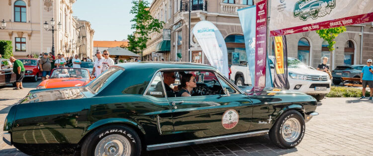 Timișoara: circa 150 de mașini de colecție la Retroparada Toamnei pe 17 octombrie în Piața Unirii