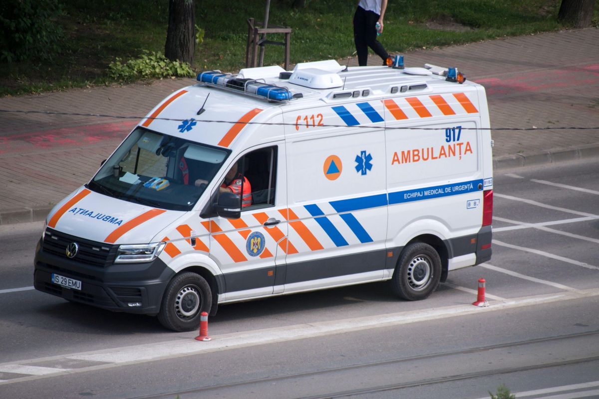 Timișoara: femeie însărcinată, transportată la spital după un accident rutier într-o intersecție