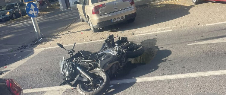 Timișoara: motociclist rănit într-un accident pe strada Porumbescu colț cu Odobescu o șoferiță a dat înapoi pentru...